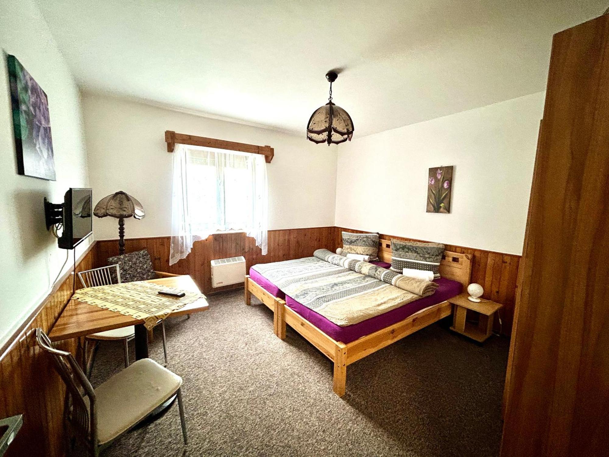 Penzion Chaloupka Hotel Prague Ngoại thất bức ảnh